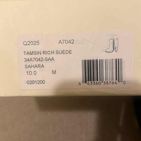 New in box - Coach size 10M Tamsin Rich Suede. Sahara . - Picture 4 of 5